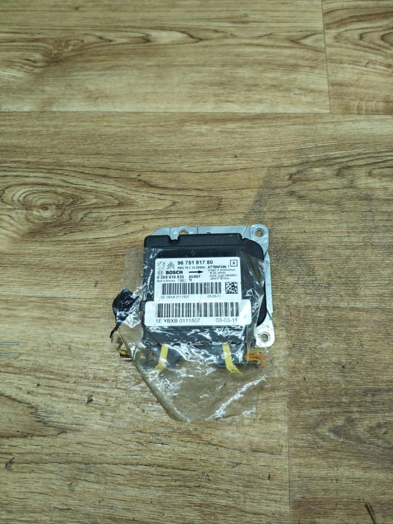 блок AirBag Peugeot 5008 1 поколение 2011, 1.6 л., дизель, МКПП, минивэн, 0285010830, 9675181780 - фото №1