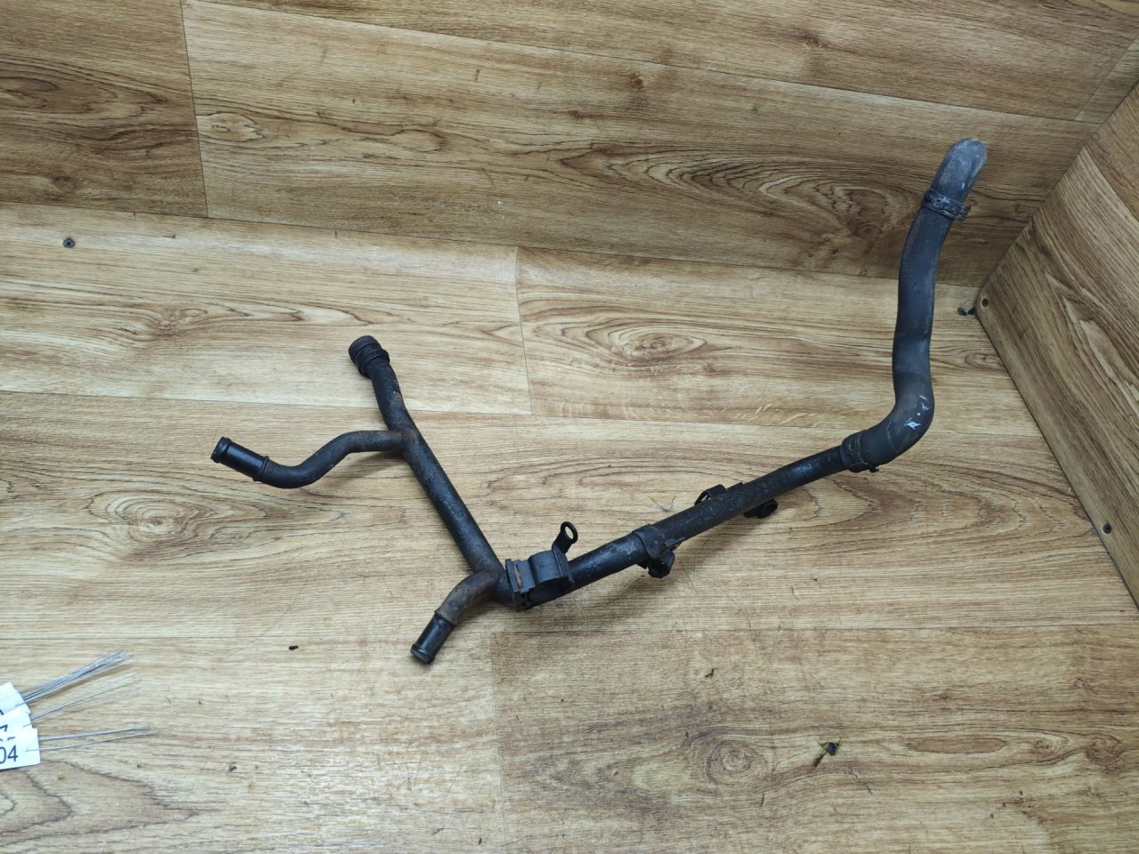 трубка охлаждающей жидкости Volkswagen Transporter T5 2004, 1.9 л., AXC, дизель, МКПП, микроавтобус - фото №1