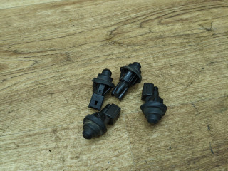 концевик дверной Renault Duster 1 поколение 2012, 2.0 л., F4R 403, бензин, АКПП, внедорожник 5 дв., передний привод, 7700427640B