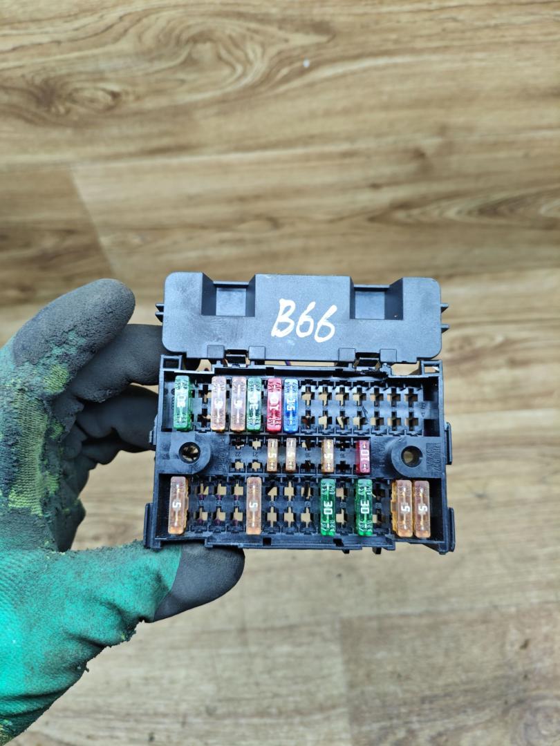 блок предохранителей Volkswagen Transporter T5 2007, 1.9 л., BRS, дизель, МКПП, микроавтобус, 7H0937617A - фото №1