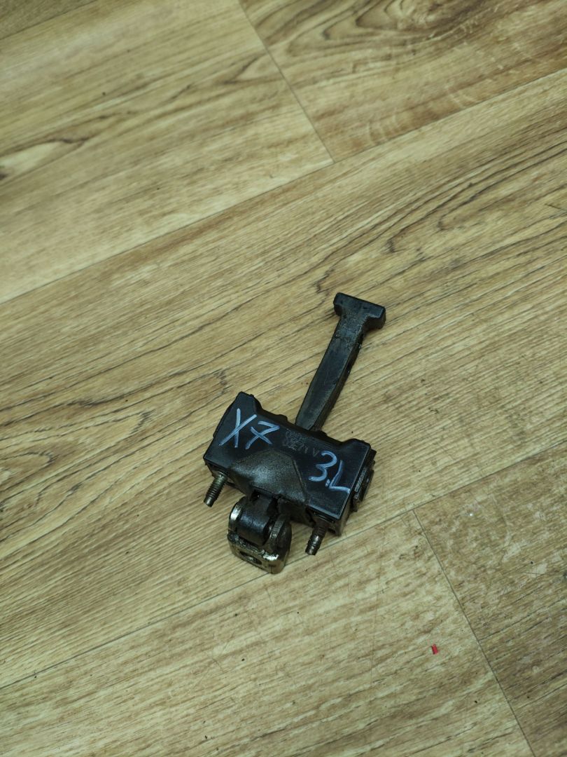 ограничитель открывания двери Lada Vesta 1 поколение 2017, 1.6 л., бензин, МКПП, седан - фото №1