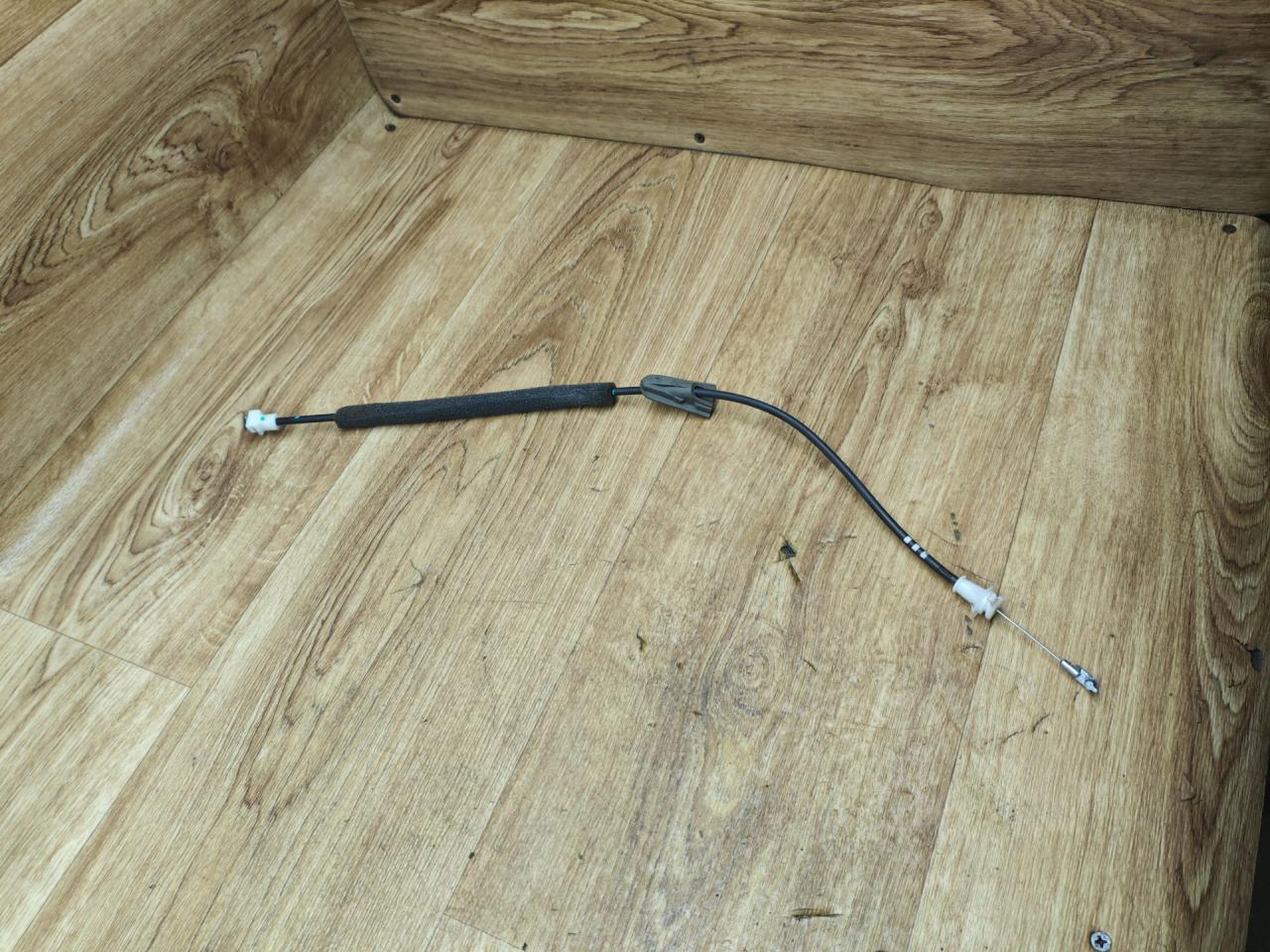 трос двери Peugeot 5008 1 поколение 2011, 1.6 л., дизель, МКПП, минивэн - фото №1