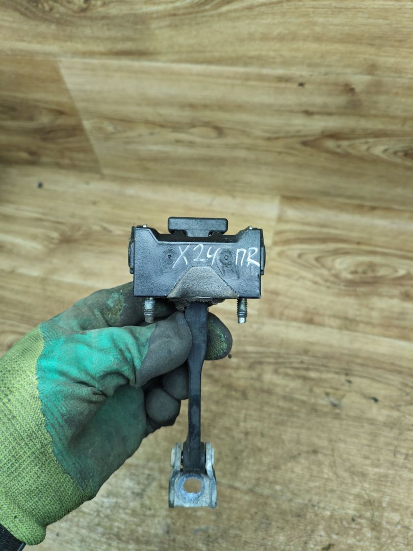 ограничитель открывания двери Lada Vesta 1 поколение 2017, 1.6 л., бензин, МКПП, седан - фото №1