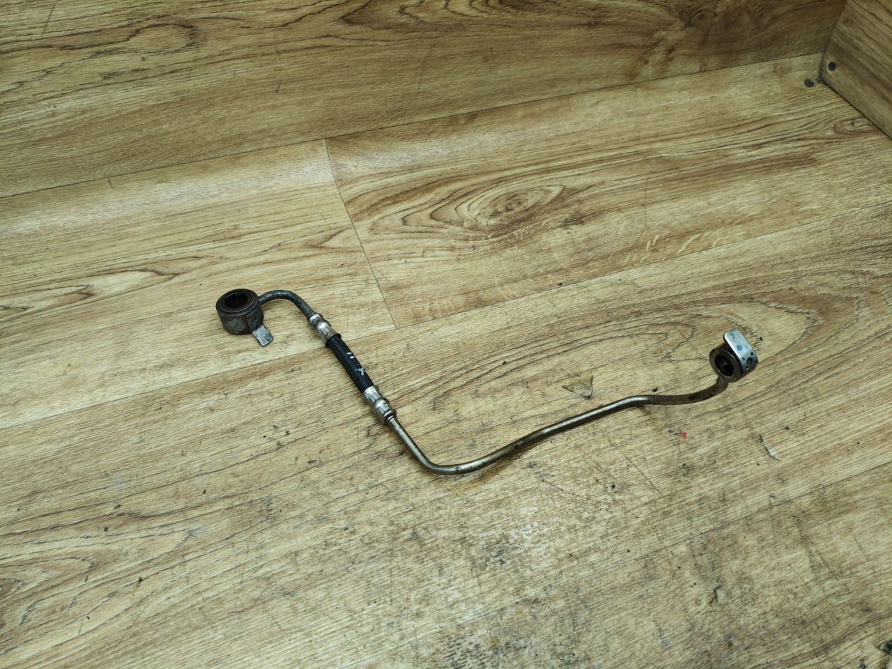 масляная трубка Land Rover Range Rover Evoque L538 2012, 2.2 л., 224DT, дизель, МКПП, внедорожник 5 дв., 9677275180 - фото №1