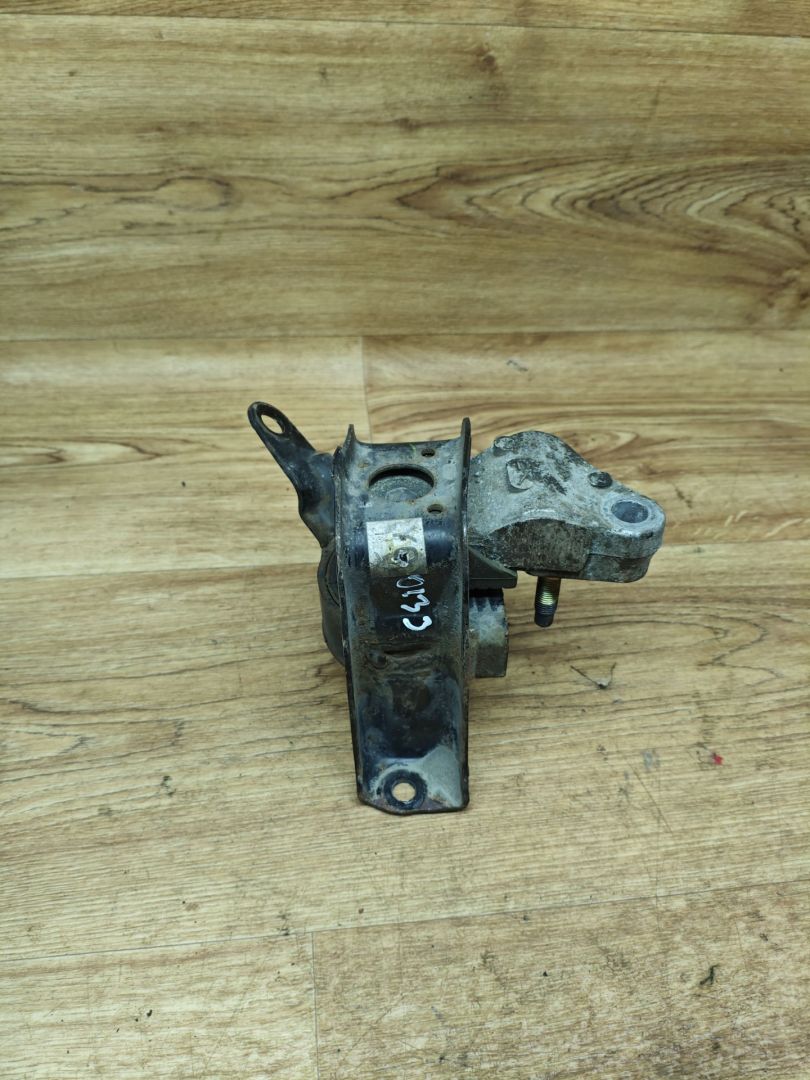 подушка крепления двигателя Toyota Corolla 9 поколение (E120/E130) 2002, 1.4 л., 4ZZ-FE, бензин, МКПП, хетчбэк 5 дв. - фото №1