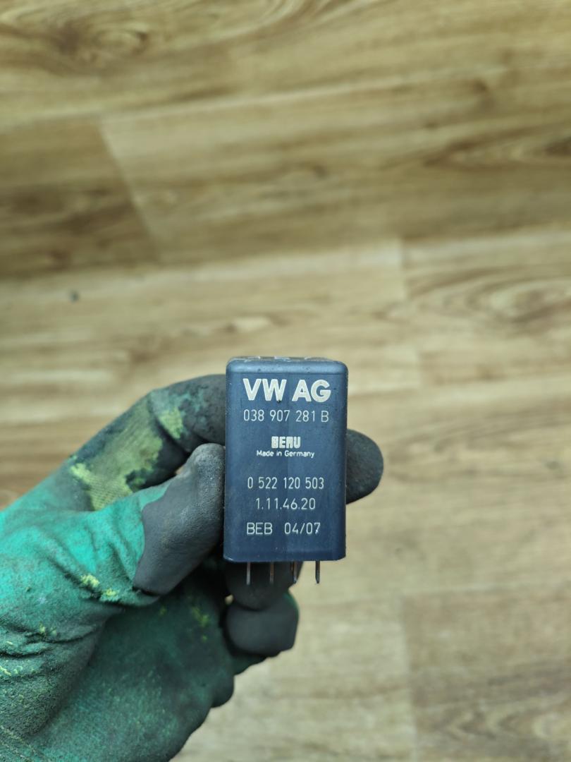 реле накала свечей Volkswagen Transporter T5 2007, 1.9 л., BRS, дизель, МКПП, микроавтобус, 038907281B, 0522120503 - фото №1