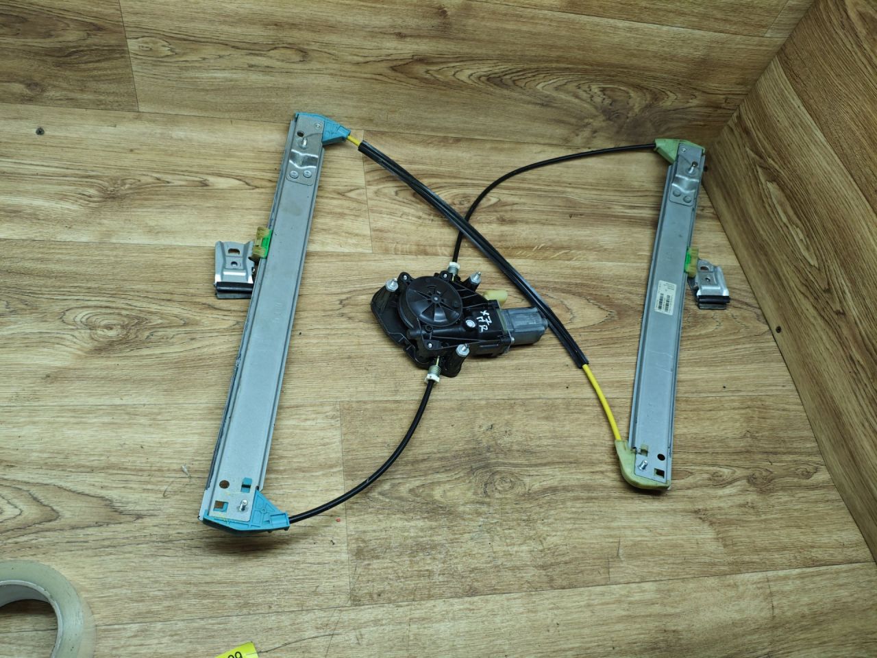 стеклоподъемник электрический передний правый Lada Vesta 1 поколение 2017, 1.6 л., бензин, МКПП, седан, 8450007730 - фото №1