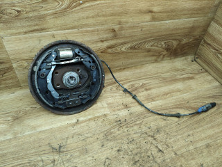 защитный кожух тормозного механизма Peugeot 208 1 поколение 2012, 1.2 л., бензин, МКПП, хетчбэк 3 дв.