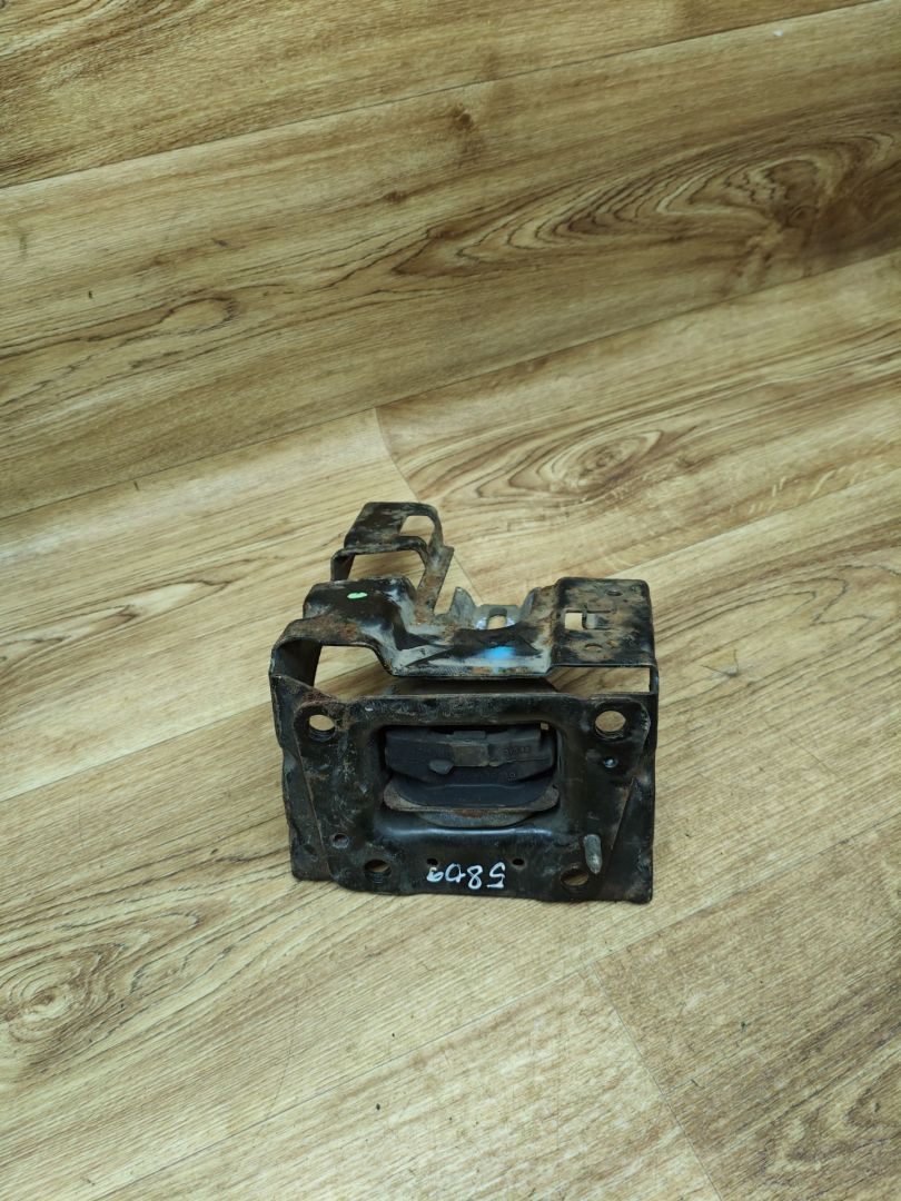 подушка крепления КПП Peugeot 208 1 поколение 2012, 1.2 л., бензин, МКПП, хетчбэк 3 дв., 9680293280 - фото №1