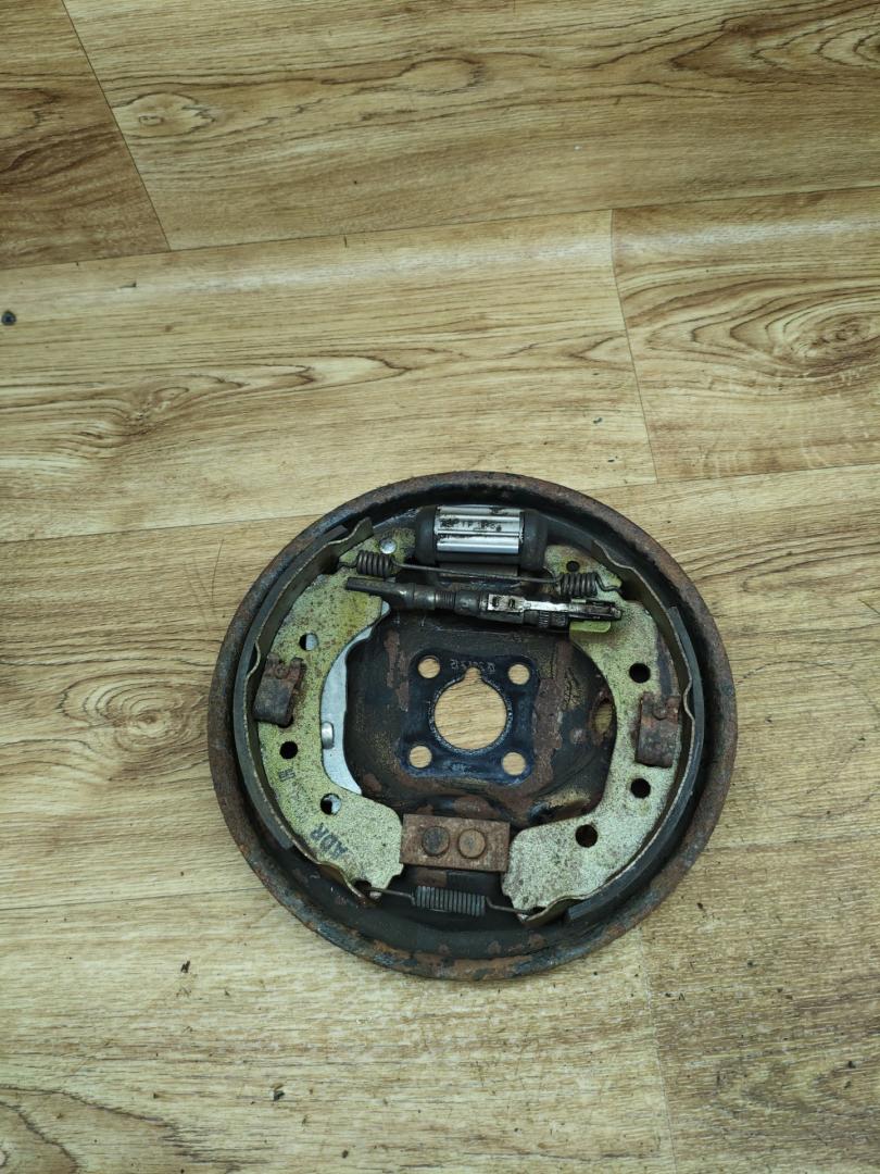 механизм развода задних тормозных колодок правый Lada Vesta 1 поколение 2017, 1.6 л., бензин, МКПП, седан - фото №1