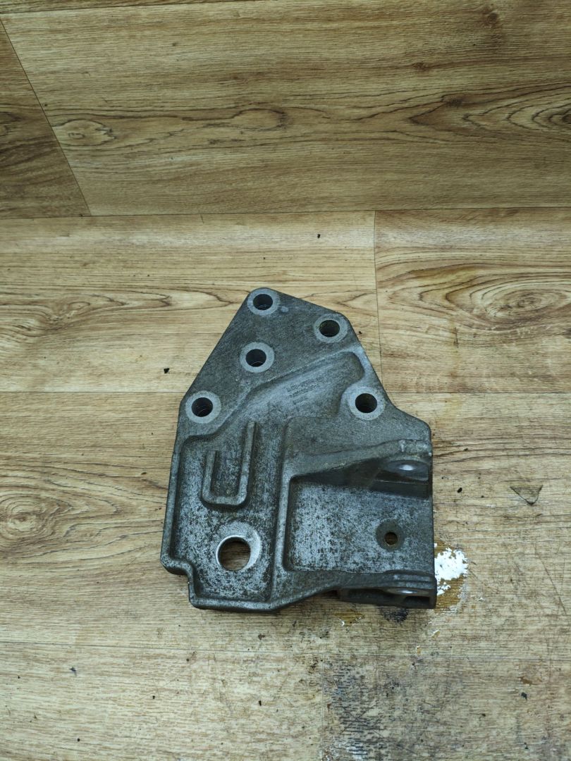 кронштейн двигателя Land Rover Range Rover Evoque L538 2012, 2.2 л., 224DT, дизель, МКПП, внедорожник 5 дв., BJ32-6P096-AA - фото №1