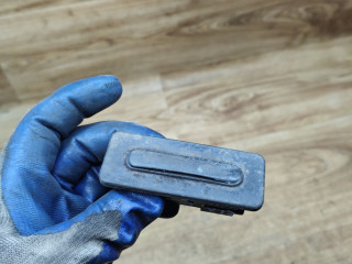 кнопка открытия багажника Peugeot 208 1 поколение 2012, 1.2 л., бензин, МКПП, хетчбэк 3 дв.