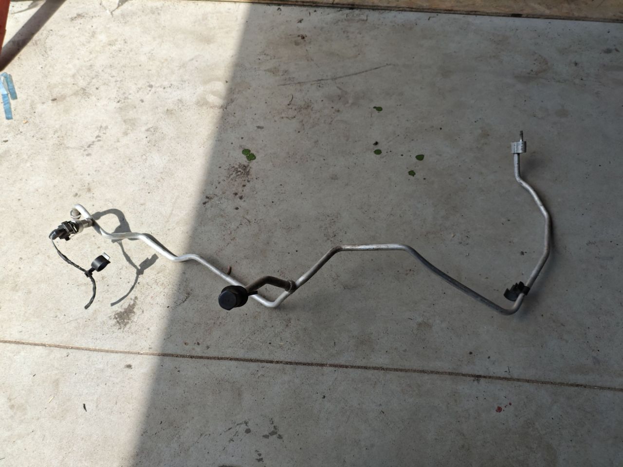 трубка кондиционера Land Rover Range Rover Evoque L538 2012, 2.2 л., 224DT, дизель, МКПП, внедорожник 5 дв. - фото №1