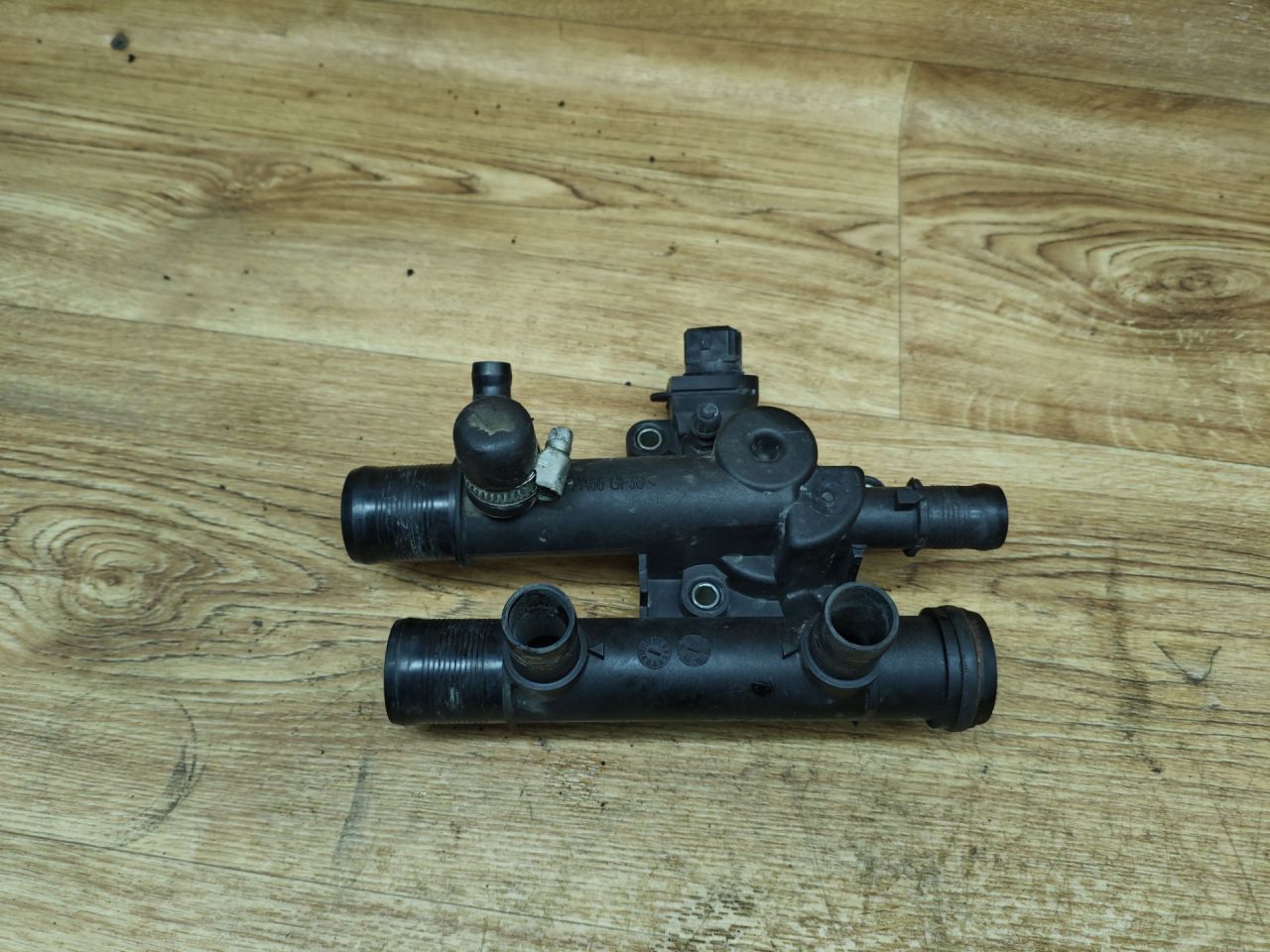 корпус термостата Renault Espace 4 поколение 2006, 2.2 л., G9T 742, дизель, МКПП, минивэн - фото №1