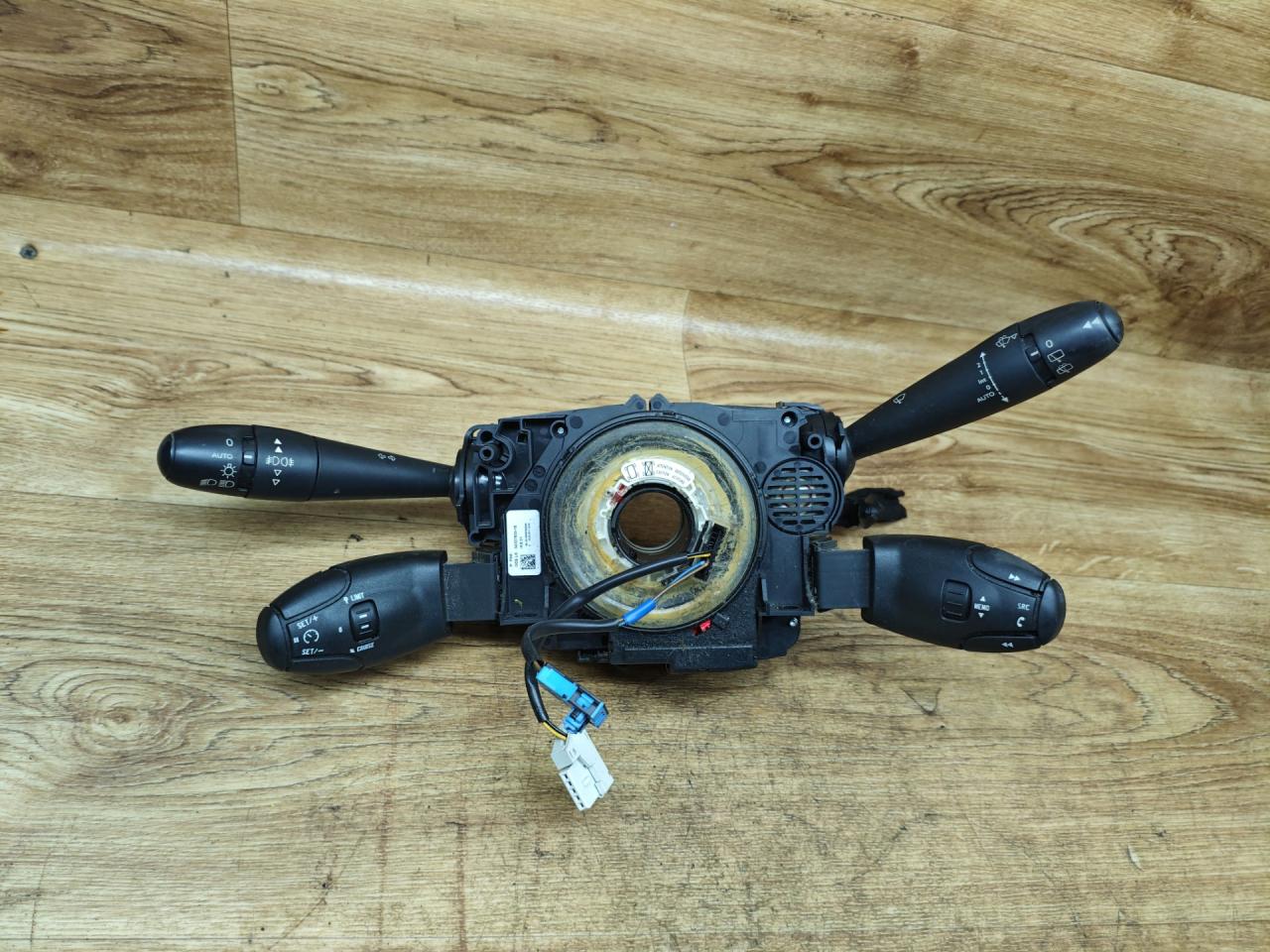 переключатель подрулевой (стрекоза) Peugeot 5008 1 поколение 2011, 1.6 л., дизель, МКПП, минивэн, 96667320XT - фото №1