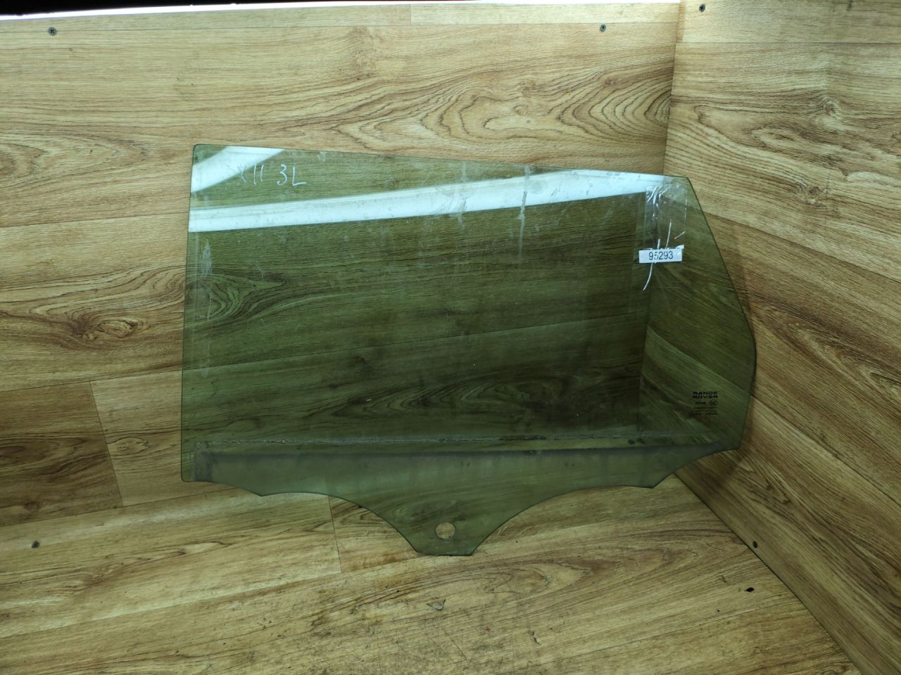 стекло двери задней левой Land Rover Range Rover Evoque L538 2012, 2.2 л., 224DT, дизель, МКПП, внедорожник 5 дв. - фото №1