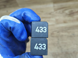 реле (прочие) Skoda Octavia 2 поколение (A5) 2006, 1.6 л., BGU, бензин, МКПП, лифтбэк, 3D0951253A