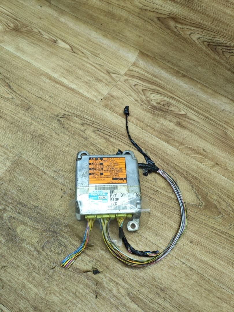 блок AirBag Toyota Avensis Verso 1 поколение 2003, 2.0 л., дизель, МКПП, минивэн, 89170-44050 - фото №1