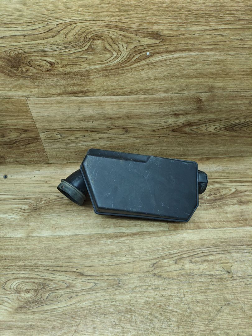 резонатор воздушного фильтра Renault Duster 1 поколение 2012, 2.0 л., F4R 403, бензин, АКПП, внедорожник 5 дв., передний привод, T04021A152, H7700107946 - фото №1