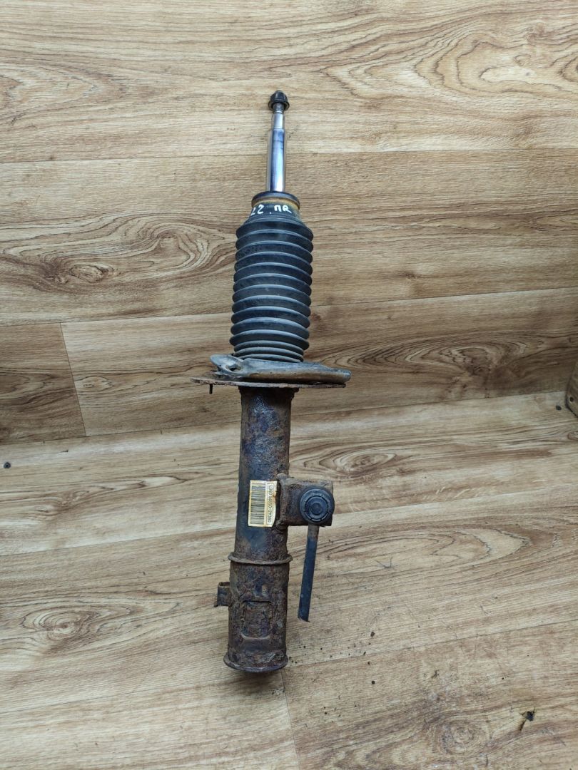 амортизатор передний левый Hyundai ix35 1 поколение 2012, 2.0 л., G4KD, бензин, МКПП, внедорожник 5 дв., передний привод, 54650-2Y360 - фото №1