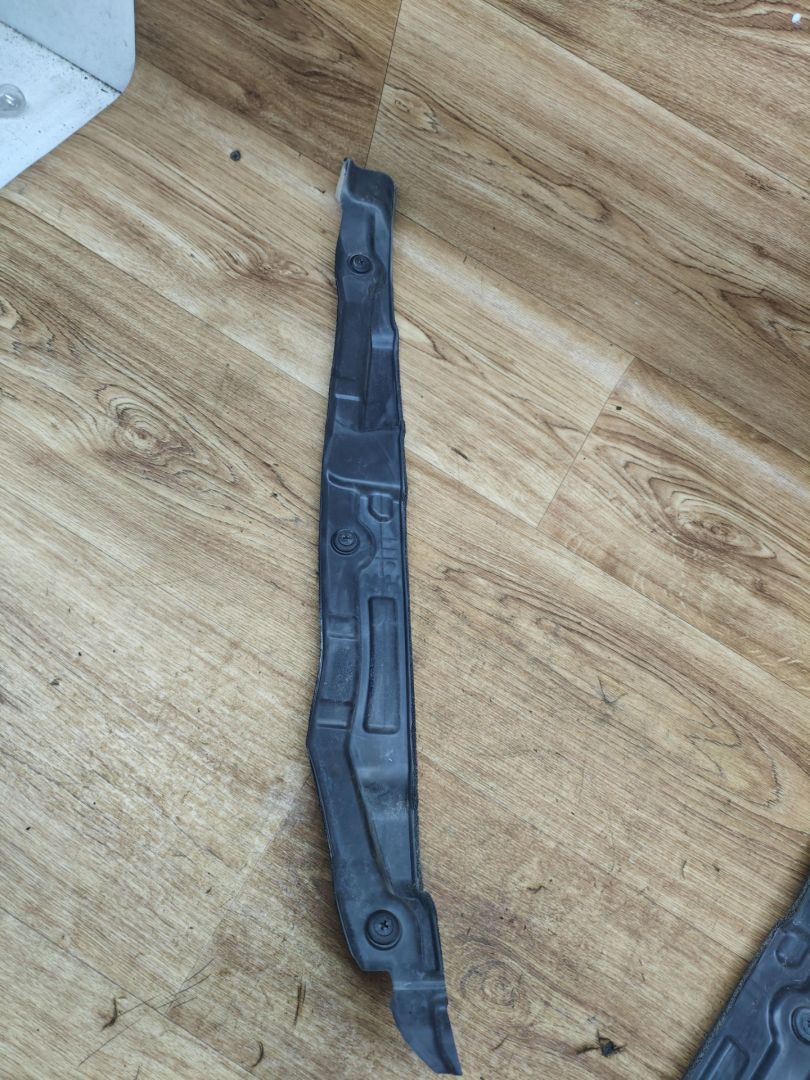 пыльник переднего крыла Hyundai Solaris 1 поколение 2013, 1.6 л., G4FC, бензин, АКПП, седан, 84142-1R000 - фото №1