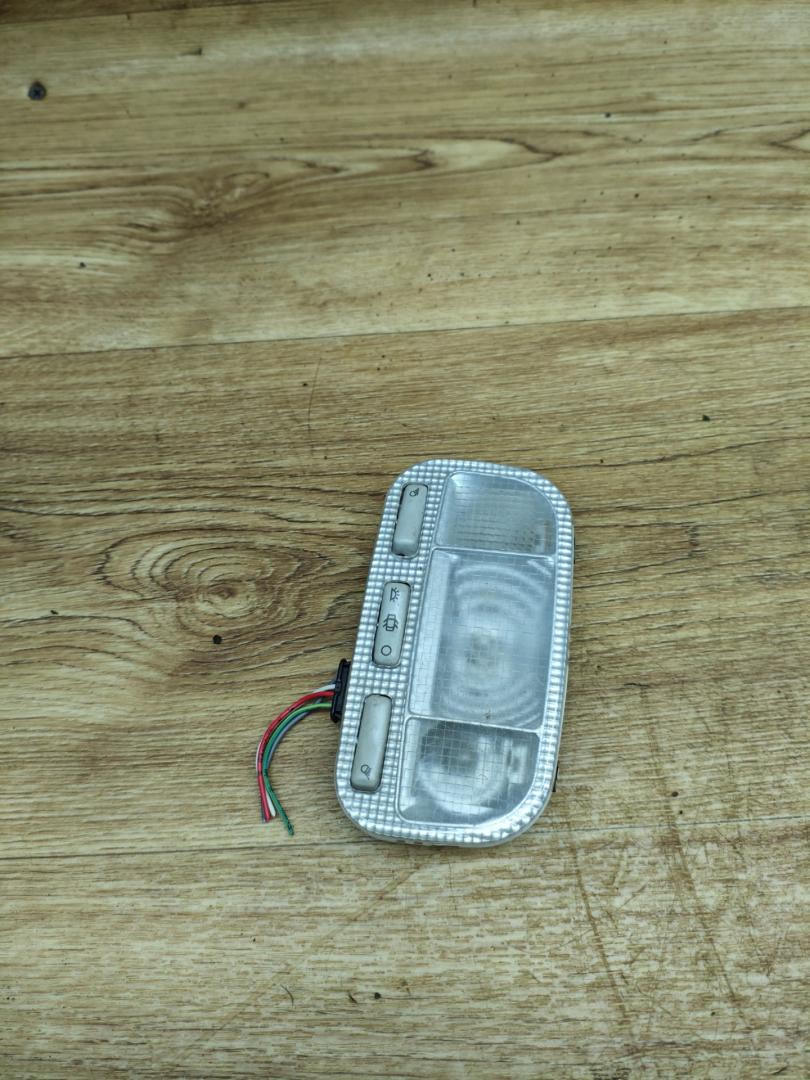 фонарь салона (плафон) Peugeot 5008 1 поколение 2011, 1.6 л., дизель, МКПП, минивэн - фото №1