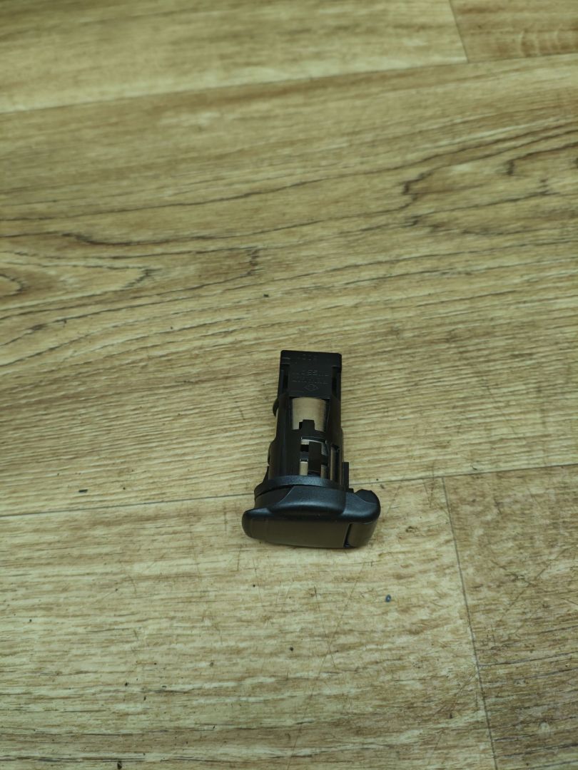 прикуриватель Lada Vesta 1 поколение 2021, 1.6 л., H4M, бензин, вариатор, универсал - фото №1