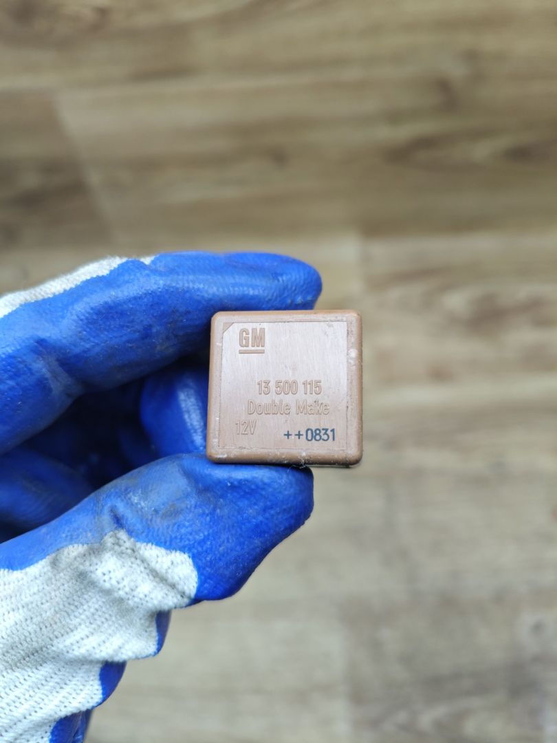 реле (прочие) Opel Insignia 1 поколение (A) 2008, 2.0 л., A 20 DTH, дизель, МКПП, седан, 13500115 - фото №1