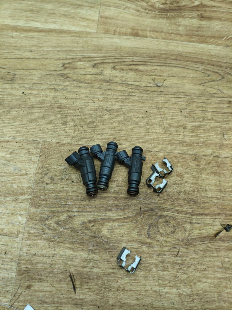 форсунка Peugeot 208 1 поколение 2012, 1.2 л., бензин, МКПП, хетчбэк 3 дв., 9676017480, 0280157127 - фото №1