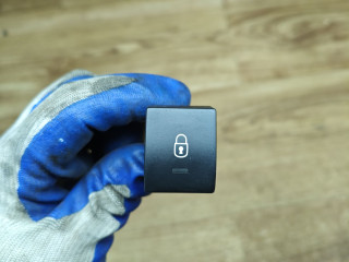Кнопка блокировки двери Peugeot 3008 1 поколение 2010, 1.6 л., 9HR (DV6C), дизель, робот, внедорожник 5 дв., 96652390XT