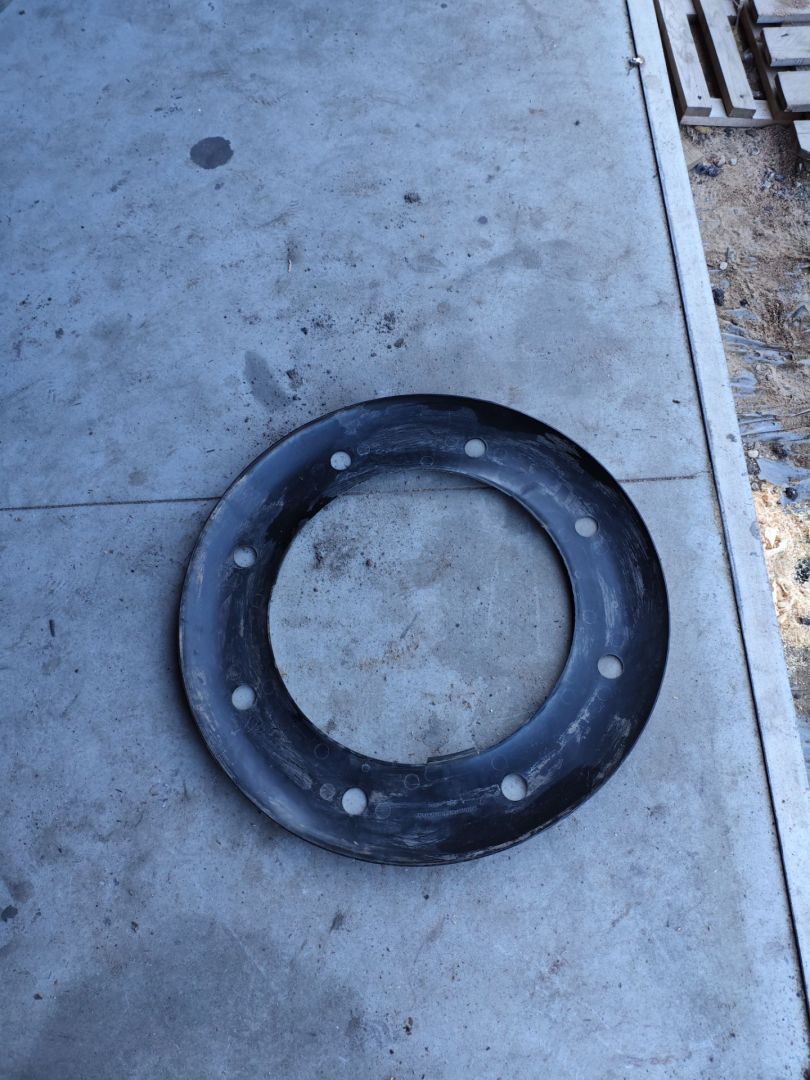 ниша запасного колеса Renault Duster 1 поколение 2012, 2.0 л., F4R 403, бензин, АКПП, внедорожник 5 дв., передний привод, 572101538R - фото №1