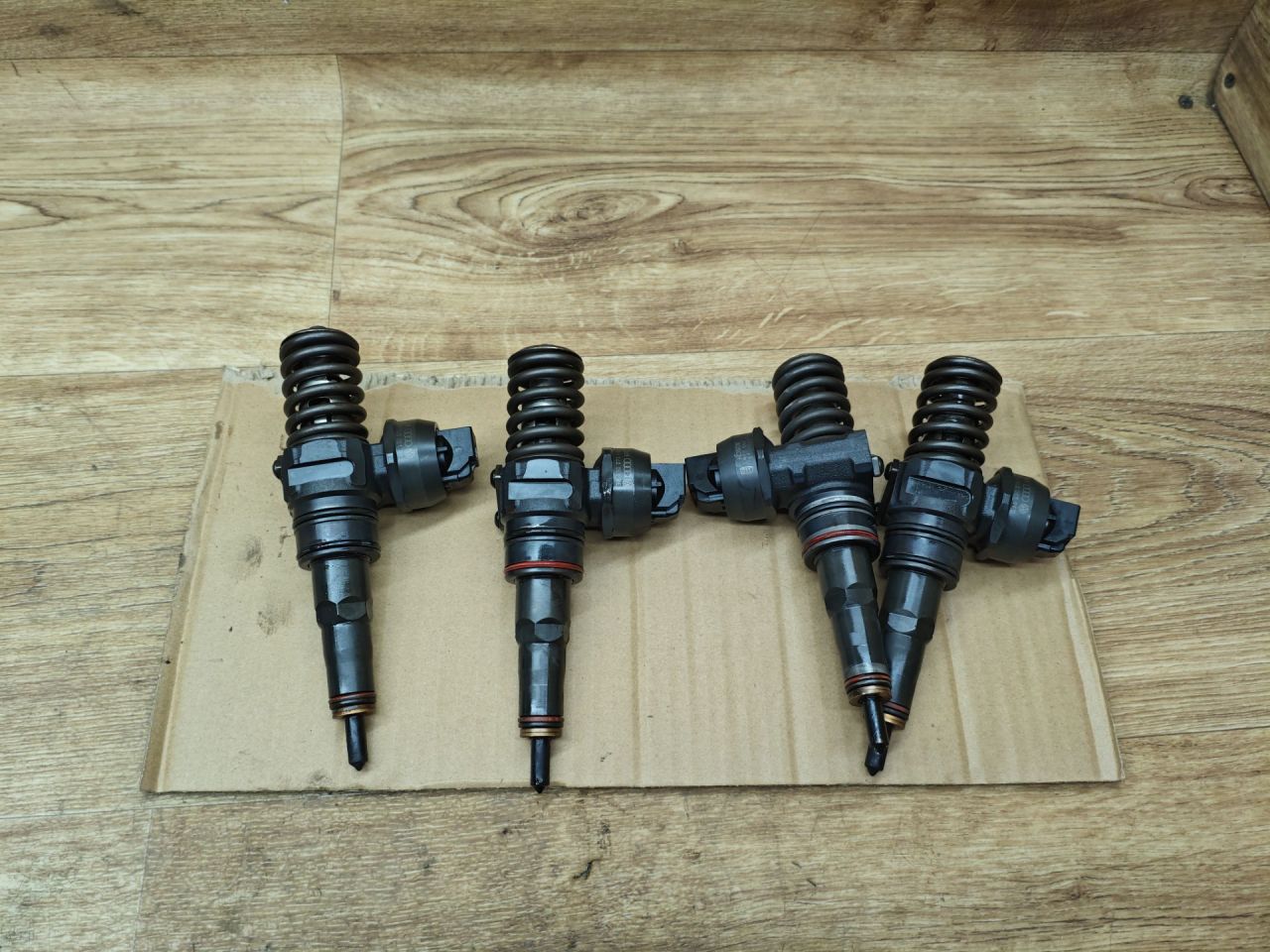 форсунка Volkswagen Transporter T5 2004, 1.9 л., AXC, дизель, МКПП, микроавтобус, 038130073AG, 0414720215 - фото №1