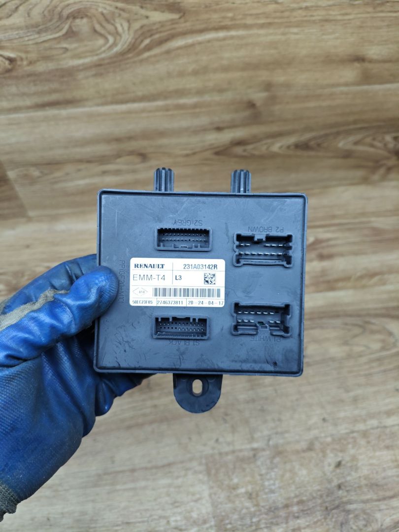 блок комфорта Lada Vesta 1 поколение 2017, 1.6 л., бензин, МКПП, седан, 231A03142R, 2746373811 - фото №1