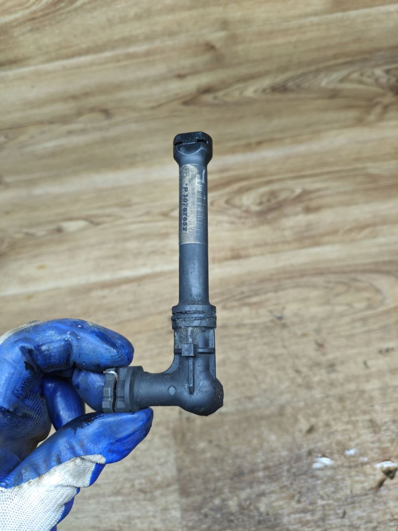 трубка (шланг) сцепления Land Rover Range Rover Evoque L538 2012, 2.2 л., 224DT, дизель, МКПП, внедорожник 5 дв. - фото №1