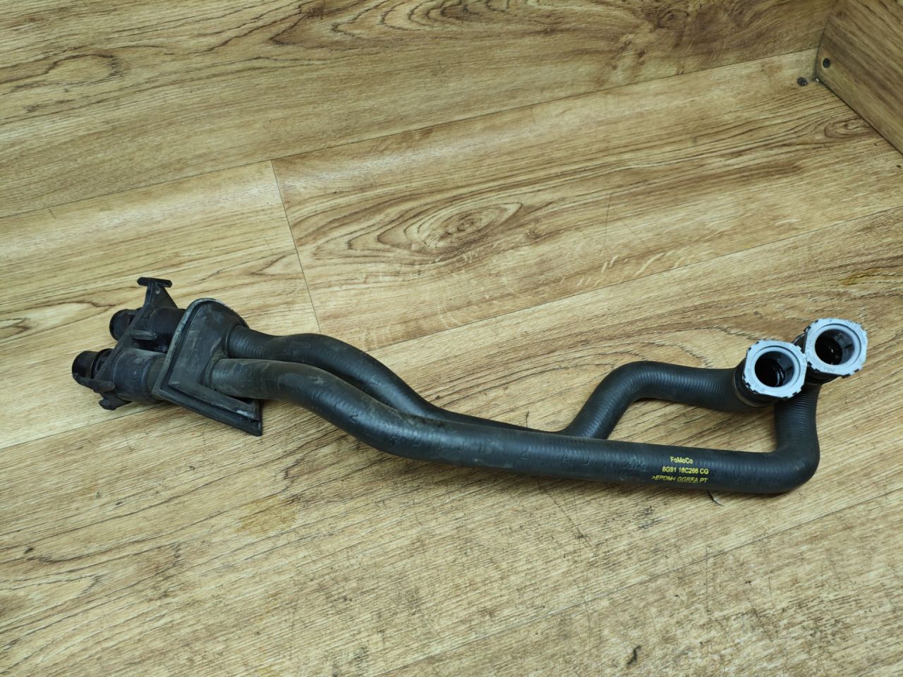 патрубок отопителя (печки) Land Rover Range Rover Evoque L538 2012, 2.2 л., 224DT, дизель, МКПП, внедорожник 5 дв., 6G9118C266CG - фото №1