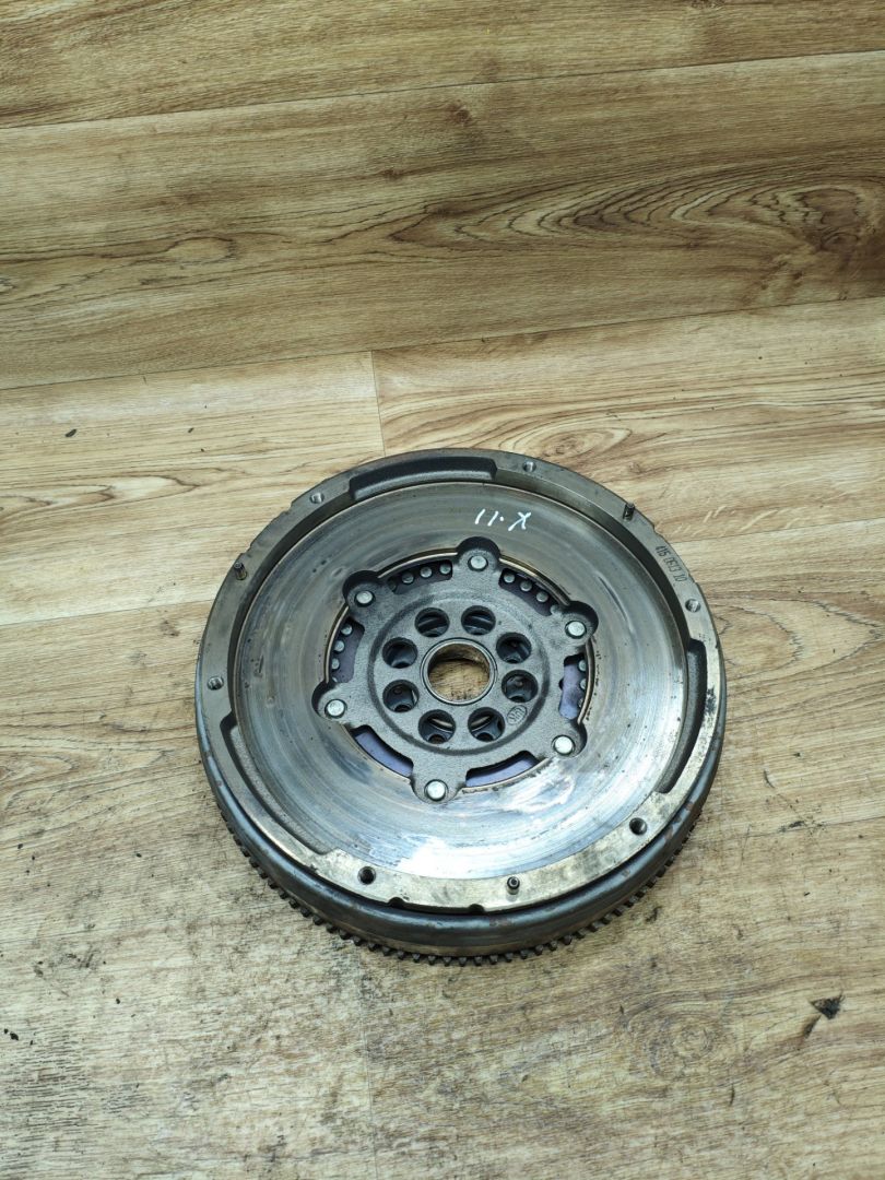 маховик Land Rover Range Rover Evoque L538 2012, 2.2 л., 224DT, дизель, МКПП, внедорожник 5 дв. - фото №1