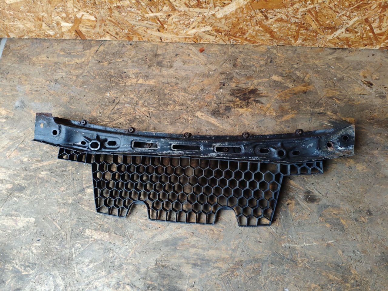 балка под радиатор Lada Vesta 1 поколение 2017, 1.6 л., бензин, МКПП, седан - фото №1