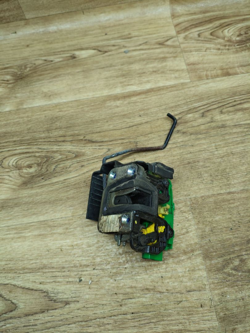 замок двери задней левой Hyundai Solaris 1 поколение 2013, 1.6 л., G4FC, бензин, АКПП, седан - фото №1