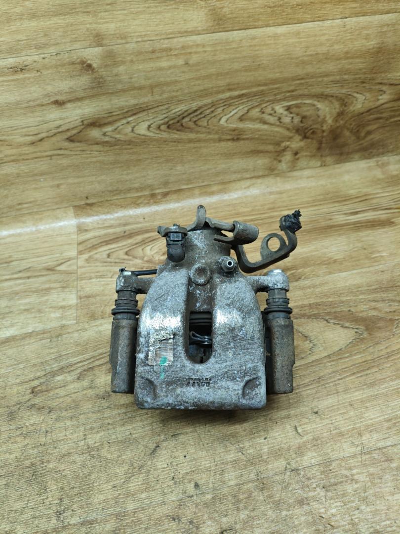 суппорт задний правый Peugeot 5008 1 поколение 2011, 1.6 л., дизель, МКПП, минивэн - фото №1