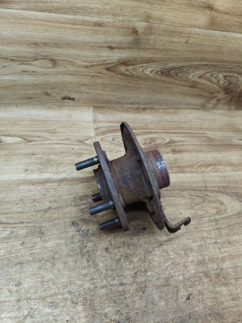 ступица задняя левая Hyundai ix35 1 поколение 2012, 2.0 л., G4KD, бензин, МКПП, внедорожник 5 дв., передний привод - фото №1