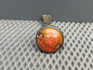 повторитель поворота на крыле Mitsubishi Pajero 3 поколение 2000, MB572849