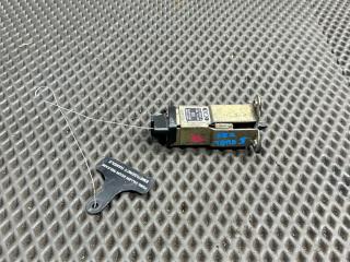 замок лючка топливного бака Kia Magentis 1 поколение GD 2003, 2.5 л., G6BV, бензин, АКПП, 5c - olive green, седан, передний привод, 95720-3C000