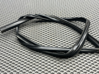 Уплотнитель стекла Mazda 3 2 поколение [рестайлинг] BL 2011, 1.6 л., Z6, бензин, АКПП, 34k crystal white pearl tricoat, седан, передний привод, BBM4-58-605