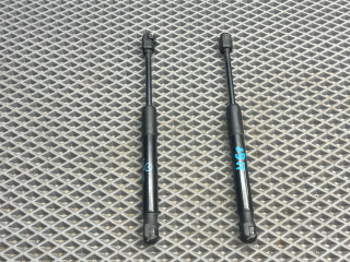 амортизатор крышки багажника (3-5 двери) Mazda 3 2 поколение [рестайлинг] BL 2011, 1.6 л., Z6, бензин, АКПП, 34k crystal white pearl tricoat, седан, передний привод, BBM456930A