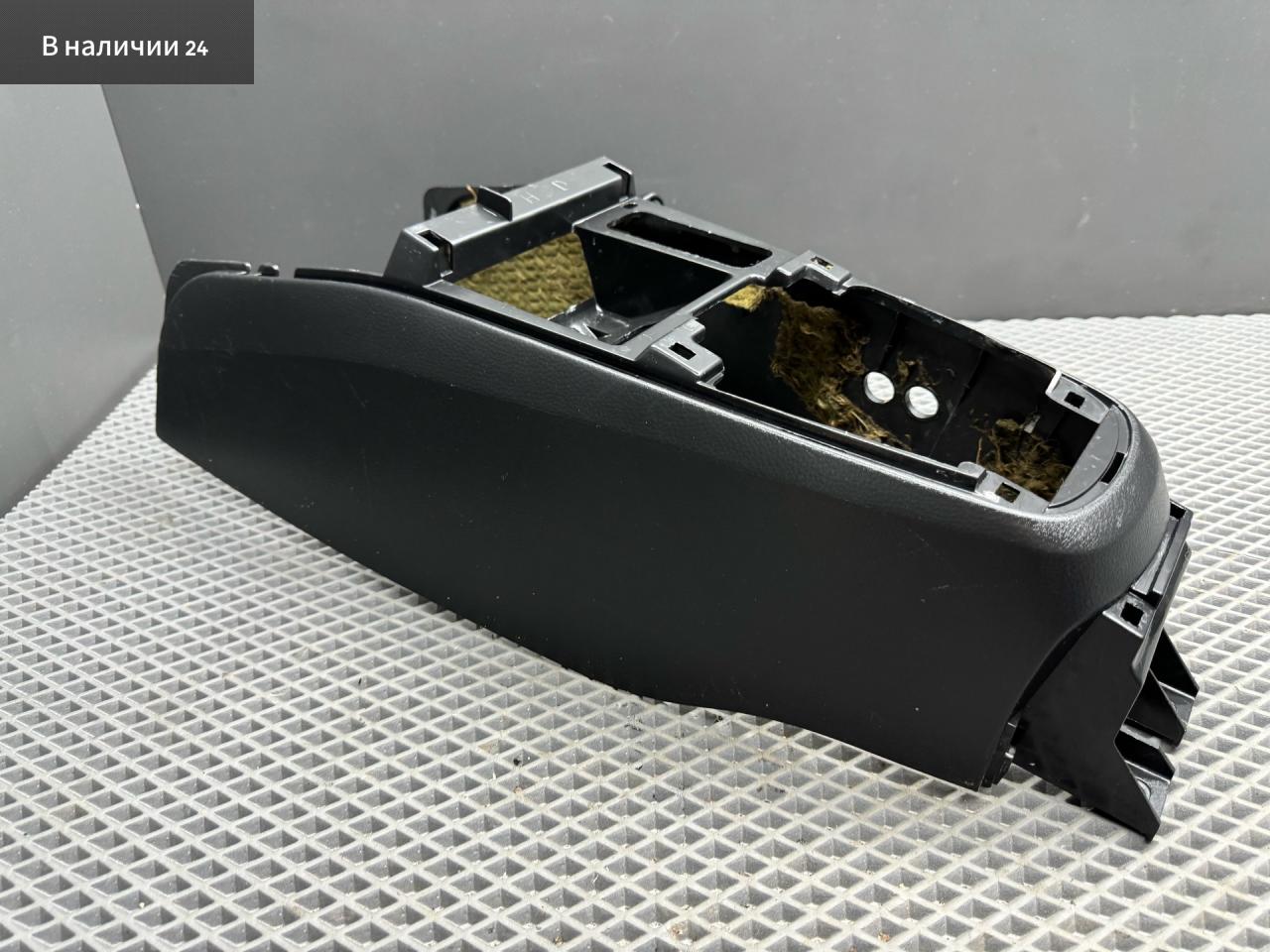 консоль салона Mitsubishi Lancer 9 поколение 2004, 1.3 л., 4G13 (8V), бензин, МКПП, a31a cool silver, седан, передний привод, MR633547 - фото №1