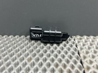 кронштейн радиатора Volkswagen Passat B5 2001, 8DO260427