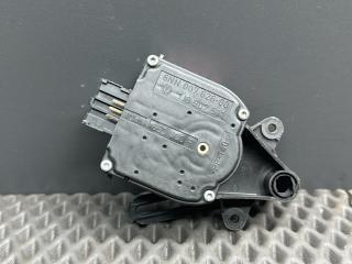 моторчик заслонки печки Volkswagen Golf 4 поколение 1999, 1J0907511