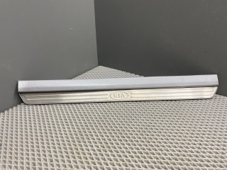 накладка на порог внутренняя Kia Magentis 1 поколение [рестайлинг] GD 2004, 2.5 л., G6BV, бензин, АКПП, седан, передний привод, 85871-38200