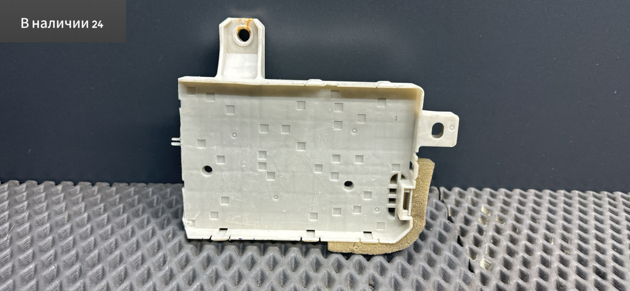 блок предохранителей Mazda Atenza 1 поколение 2004, GJ6A66730B - фото №1