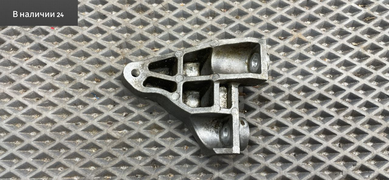 кронштейн генератора Chevrolet Lacetti 1 поколение J200 2008, 1.6 л., F16D3, бензин, МКПП, gge - ярко красный, хетчбэк 5 дв., передний привод, 96892.600 - фото №1